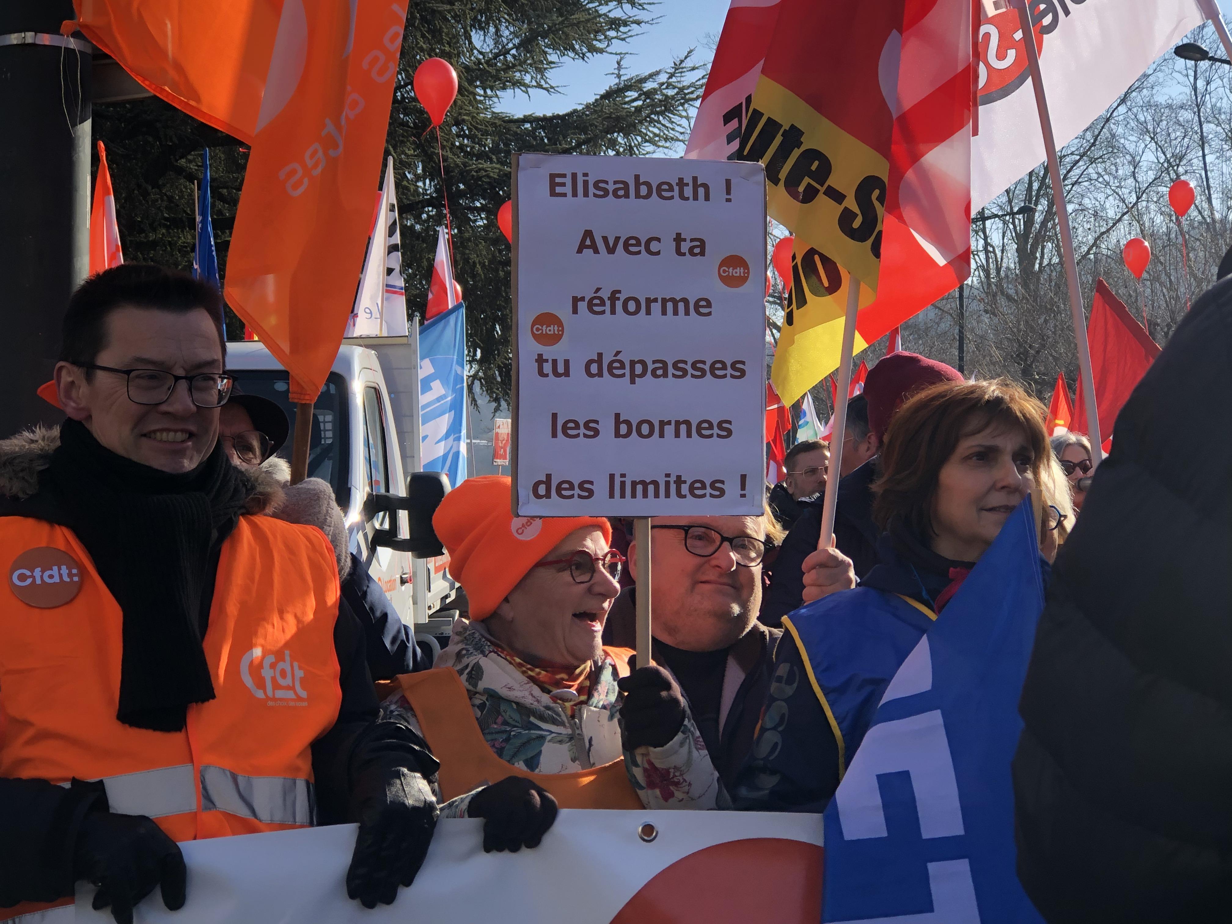 Selon la CGT, plus de 10 000 personnes manifestent dans les rues d’Annecy ce mardi 31 janvier.
