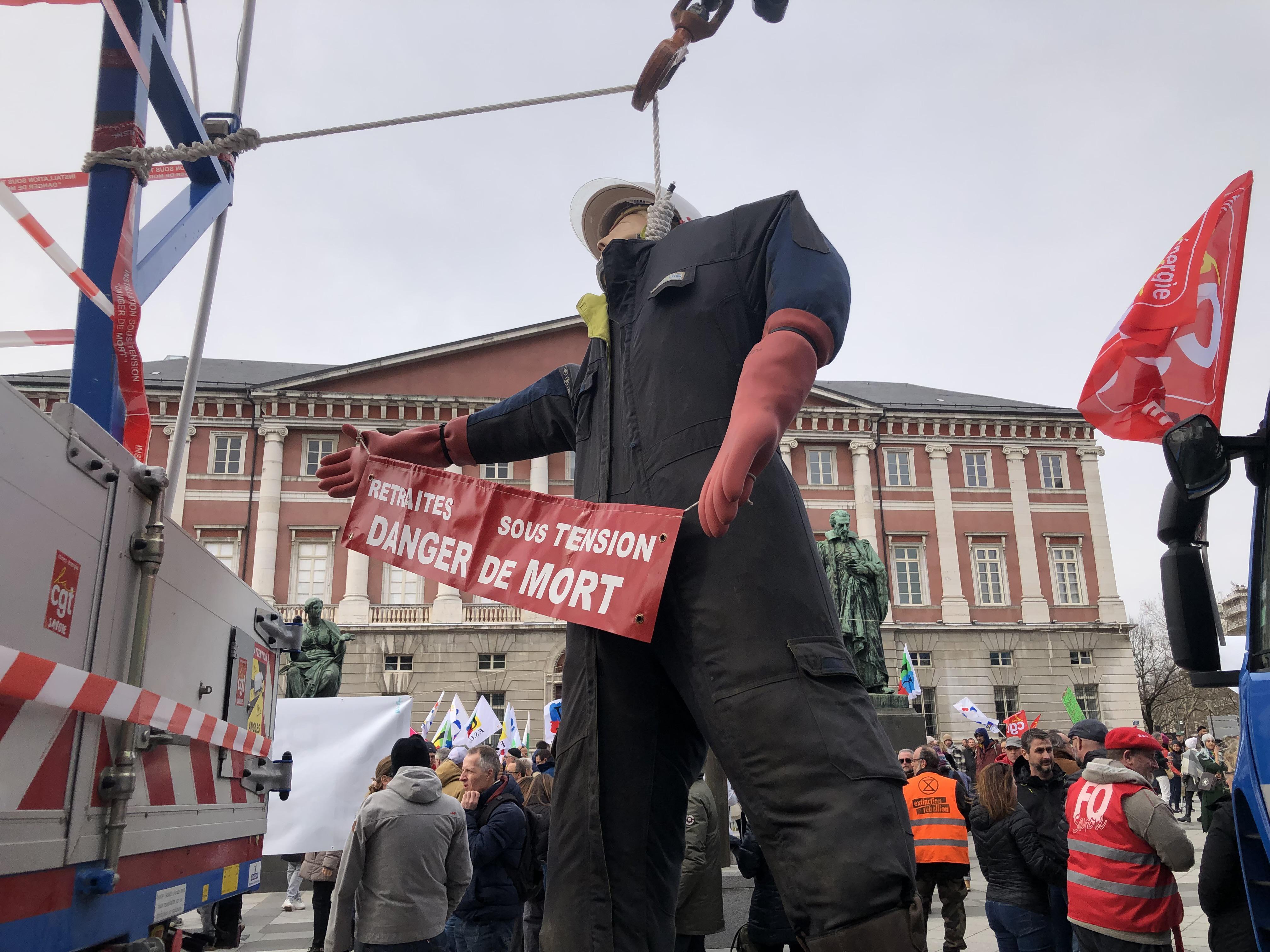 Réforme des retraites: près de 10 000 manifestants défilent dans Chambéry