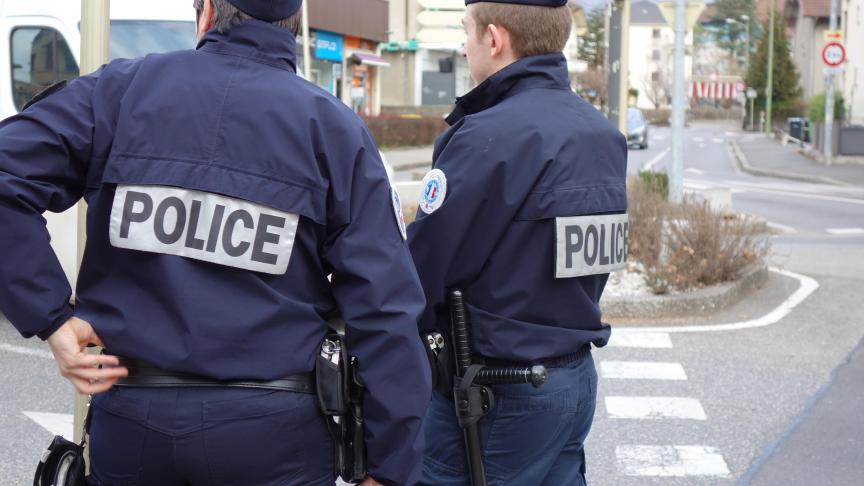 Les policiers annéciens contrôlent soit sur des points fixes, soit en patrouillant à Annecy et à Cran-Gevrier.