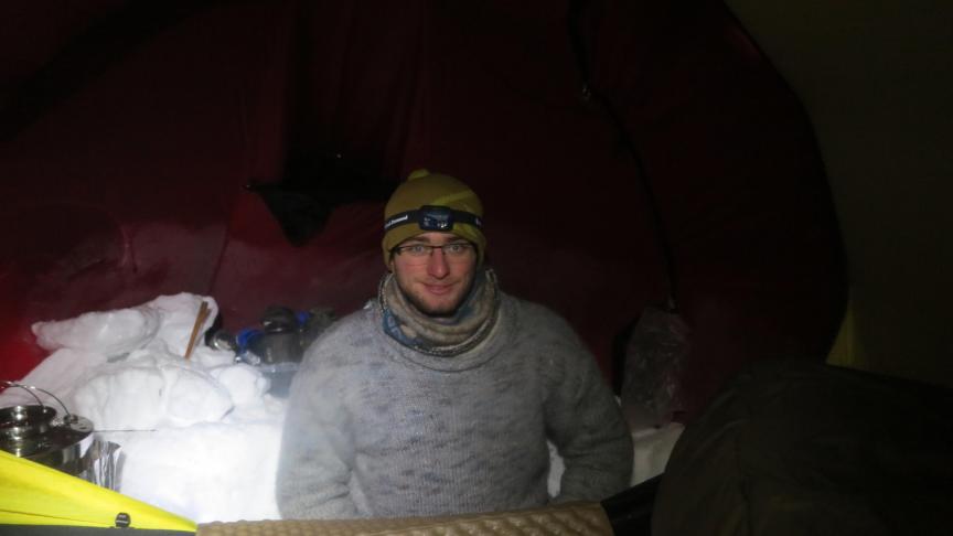 +15°C sous la tente, -28°C dehors
! Pendant une expédition à skis d'une semaine, dans le cadre de la formation.