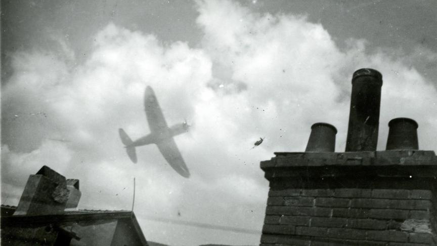 L’aviation alliée sur les toits de Bellegarde en 1945.