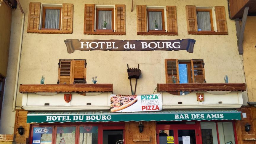 Concurrence, réglementation, consommateurs volatiles : les bars uginois souffrent.