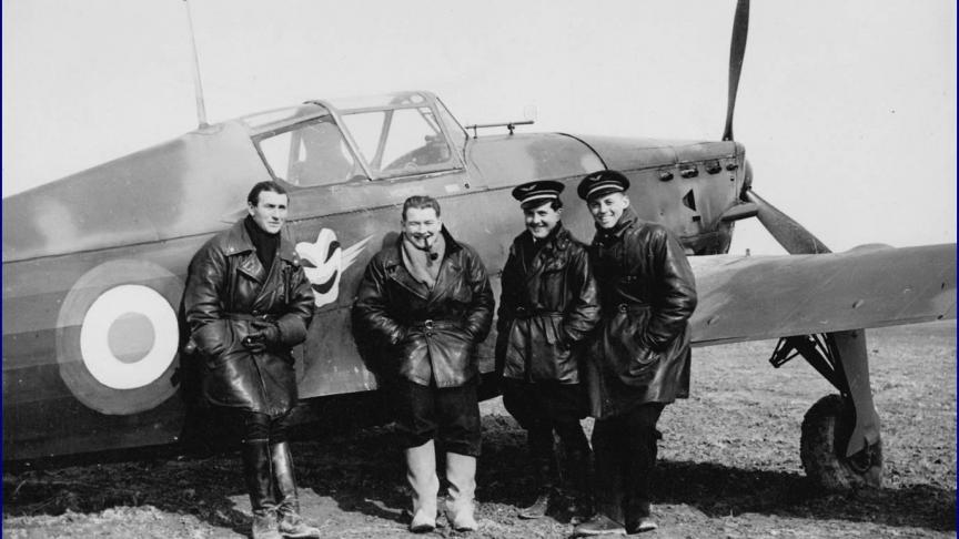 Le Morane Saulnier 406 du sergent-chef Émile Boymond (3e depuis la gauche) à Wez-Thuisy (Marne), le 10 mars 1940.