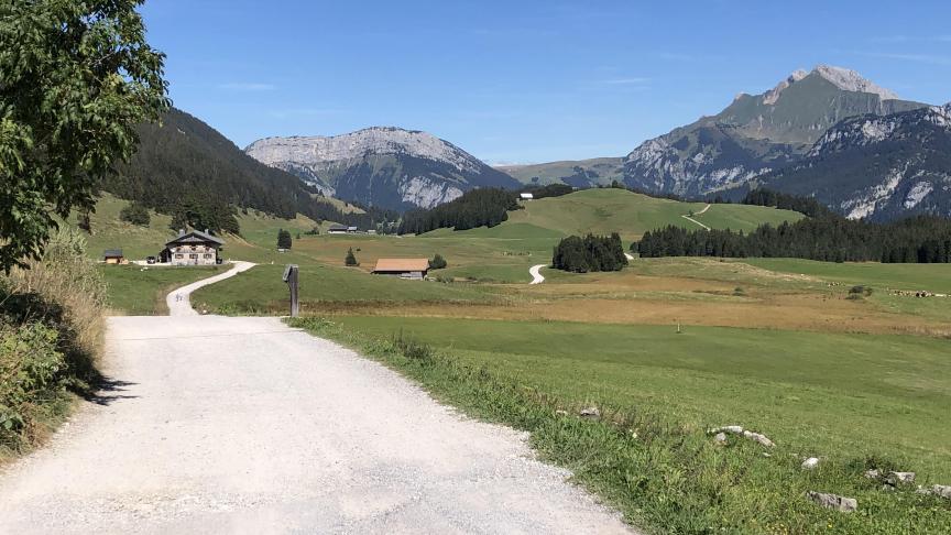 Les coureurs devront emprunter près de 2
km de chemin non goudronné au sommet du Plateau des Glières.