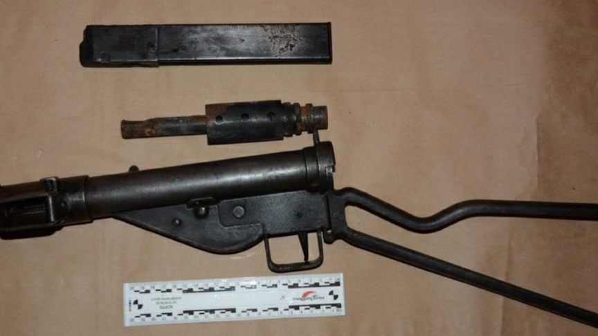 Les enquêteurs ont récupéré des milliers d’armes anciennes.