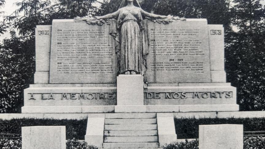 Le monument aux morts est inauguré le 26 avril 1925.