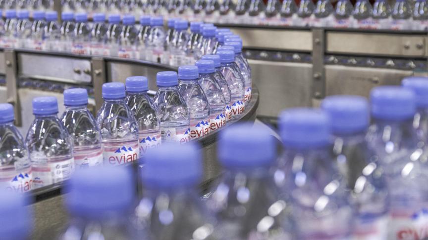 55% des recettes de fonctionnement de la ville d’Evian sont issues des activités de Danone. La majeure partie provient de la redevance liée à l’eau pompée dans la source et à la surtaxe sur la vente des bouteilles.