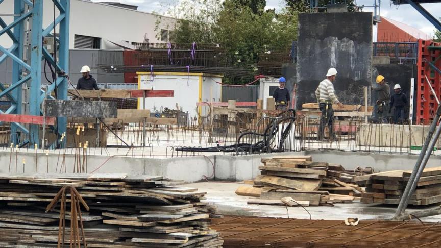 Dans le Chablais, les chantiers ne manquent pas pour les entreprises de la construction, mais ces dernières peinent à s’approvisionner.
