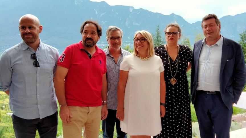 L'équipe du festival avec de gauche à droite : Arnaud de Guardebosc, Laurent Cavaillé, Frank Presti, Valérie Thuillier, Leloluce et Renaud Beretti.