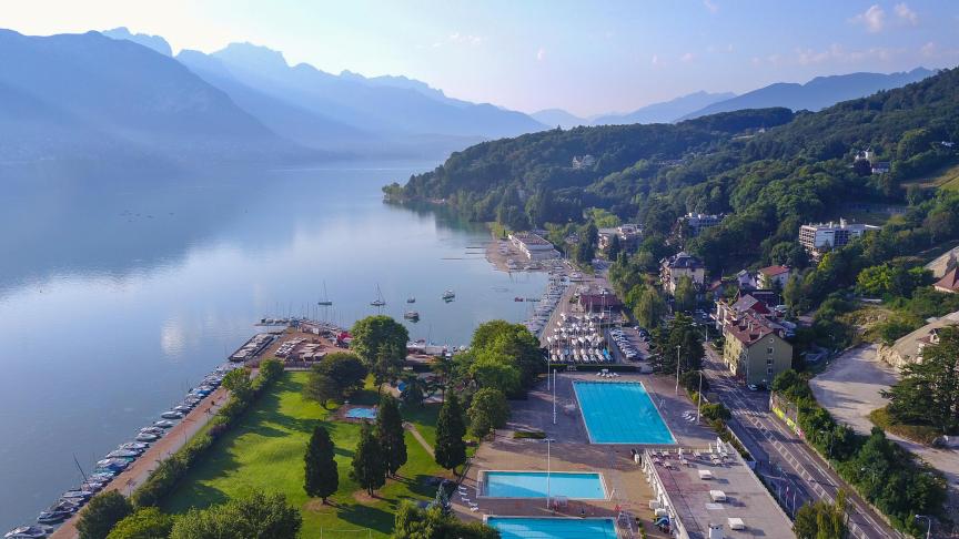 Le vol a eu lieu au niveau de la plage des Marquisats à Annecy.