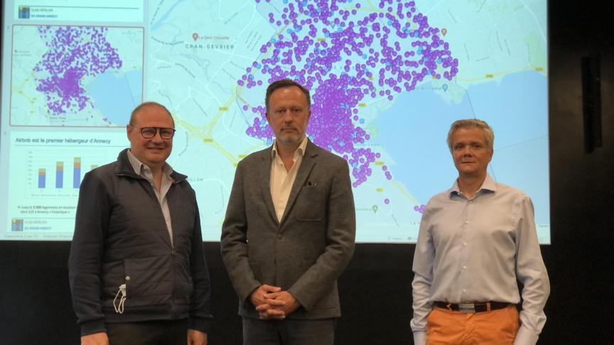 De gauche à droite, Pascal Droux, Hubert Hantute et Fabrice Gratreaud demandent que les loueurs Airbnb respectent les règles à Annecy.