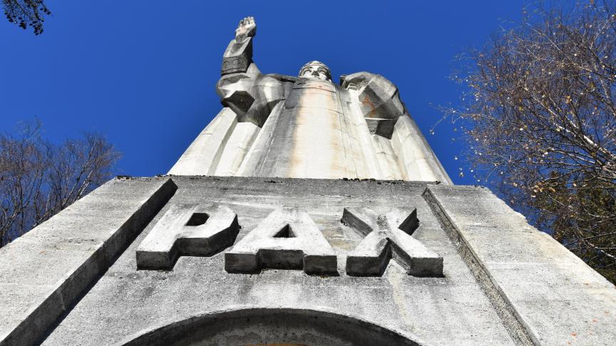 Alors que la statue monumentale du Christ-Roi va célébrer ses 80 ans en 2024, beaucoup ne savent pas qu’il est possible d’accéder à l’intérieur de la statue et de monter jusqu’au sommet.