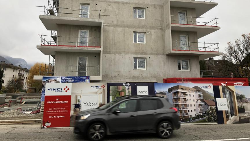 Le prix moyen des appartements neufs est de 5 386 euros le mètre carré sur le Grand Annecy, soit 2,3 % plus cher que dans la Métropole de Lyon.