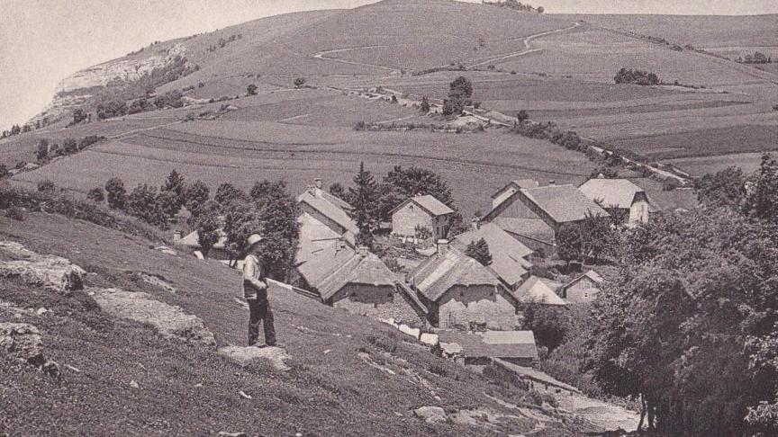 Une vue du village de la Croisette au début du XXe siècle, l'endroit était déjà un site touristique apprécié du Salève.