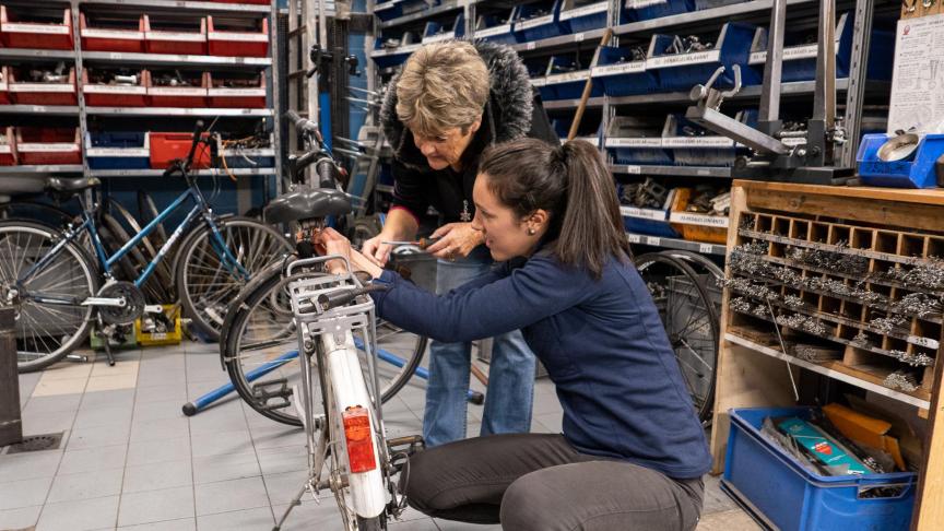 Des ateliers vélo réservés uniquement aux femmes sont proposés une fois par mois à Roule & Co.