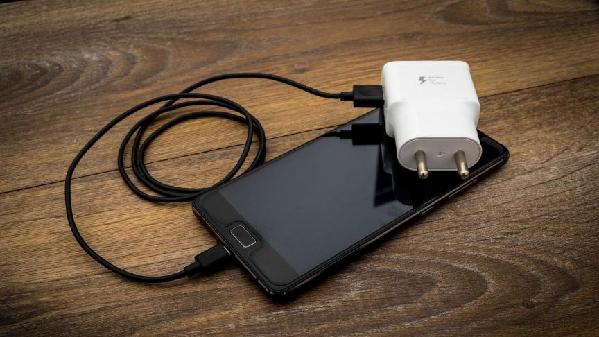 Tous vos objets connectés vont enfin ne connaître qu’un seul chargeur. Une décision de l’Union européenne.
