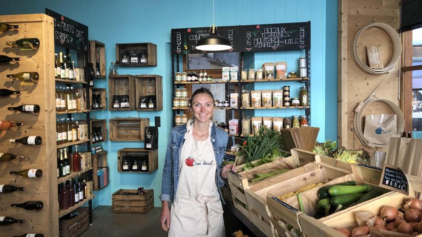 Sophie Mollard dans son épicerie Croc’Local située au cœur du village de Beaufort.