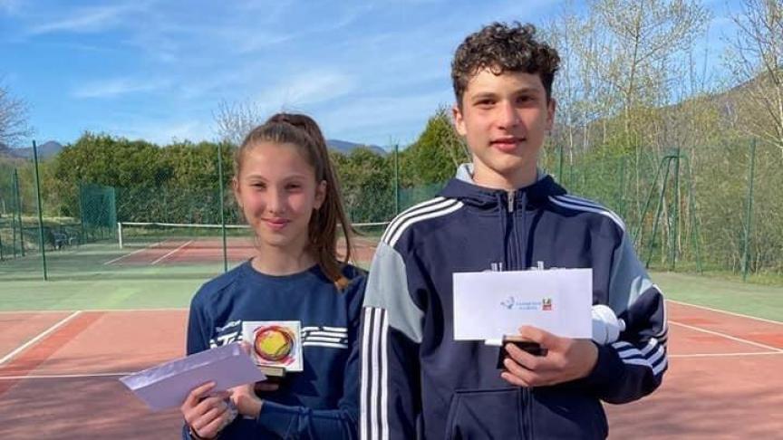 Eline Thomas et Floris Thomas, jeunes joueurs, ont tout les deux remporté le tournoi de Bellegarde U17-U18.