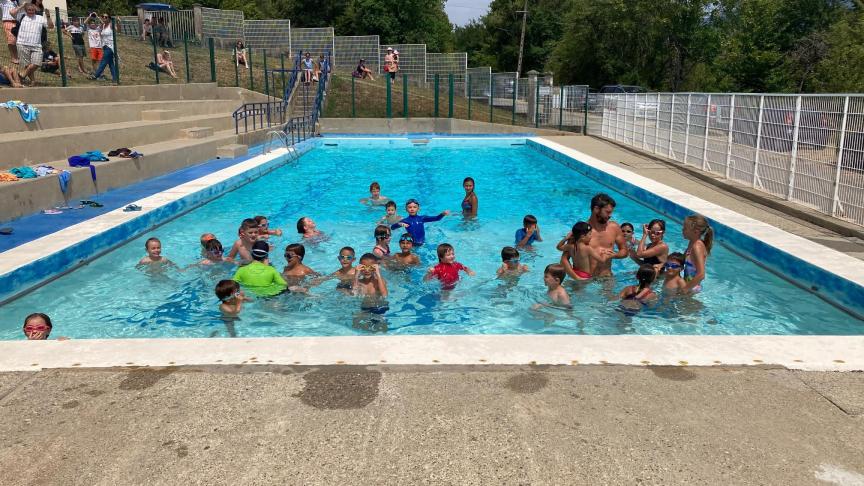 10 séances gratuites, d’une heure, étaient proposées aux débutants, à la piscine d’Injoux-Génissiat.