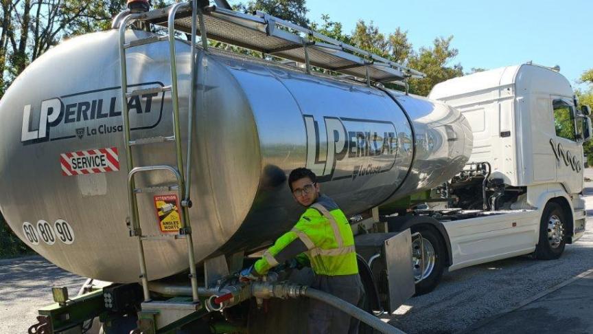 Ce camion-citerne qui va remplir le réservoir des Ruppes est soumis à un protocole sanitaire validé par l’ARS.
