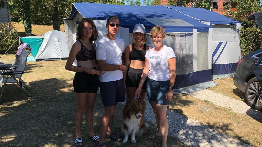 De gauche à droite: Julie, Arnaud, Marie et Aurélie, une famille venue du Nord, mercredi 3 août.