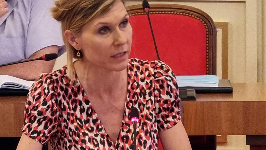 Virginie Duby-Miller devant le Conseil départemental, s’est opposée à la candidature de la Haute-Savoie