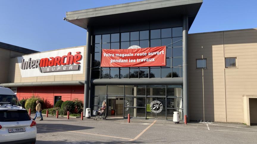 Le supermarché Intermarché a été bouclé par la police scientifique, le temps de leur intervention, au soir du 5 octobre 2022.