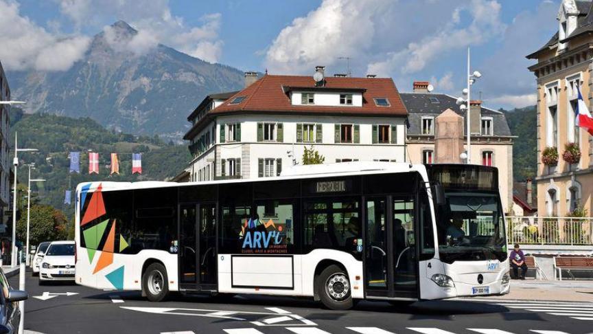Le service de transport à la demande a été conçu en partenariat avec le réseau Arv’i et la communauté de communes Cluses Arve et Montagnes.