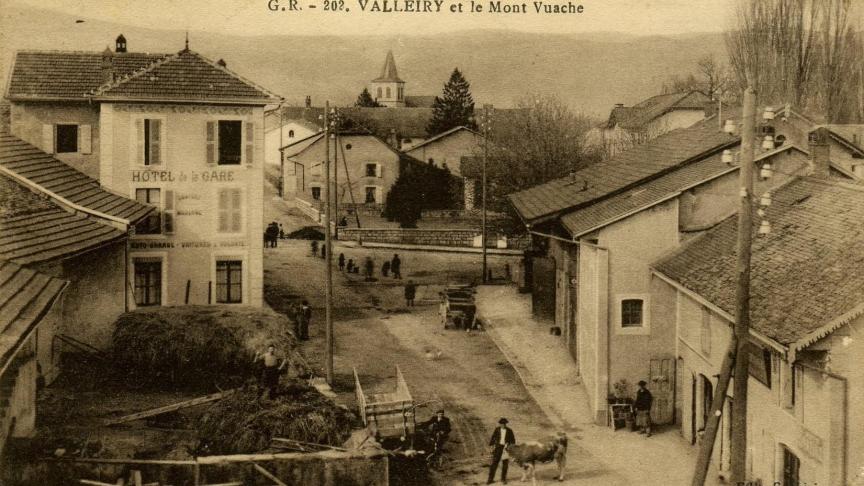 Une vue de Valleiry à la toute fin du XIXe siècle. Rejoindre ce village depuis Chancy pouvait, autrefois, se transformer en une mortelle randonnée.
