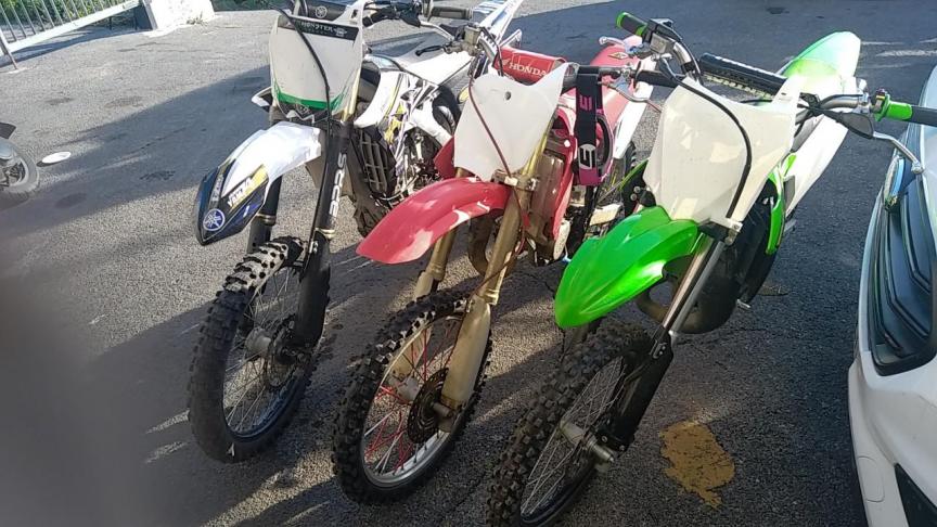 Voici les trois moto-cross saisies par la police d’Annemasse.