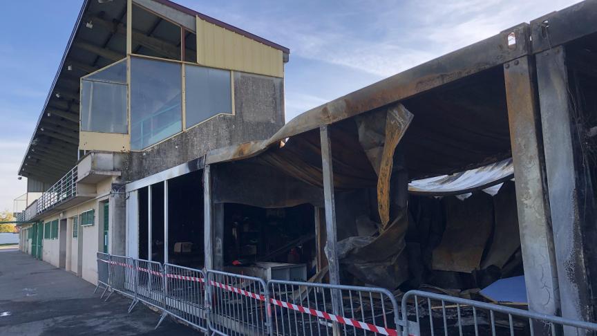 L’incendie, très certainement criminel, s’est déclaré, lundi 31 octobre, soir d’Halloween, aux alentours de 21h30.