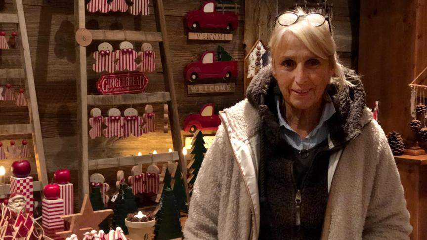 Malou Cousinet confectionne chacune de ses décorations de Noël à la main.