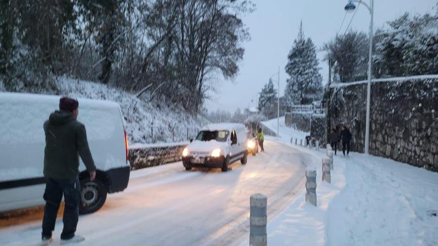 La neige entraîne aussi des difficultés de circulation sur le secteur d’Aix-les-Bains.