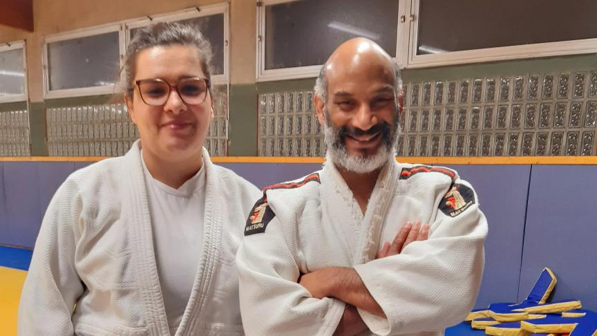 Busra Ersoy, championne de France en sport adapté, avec Rodrigue Josephine, nouveau professeur.