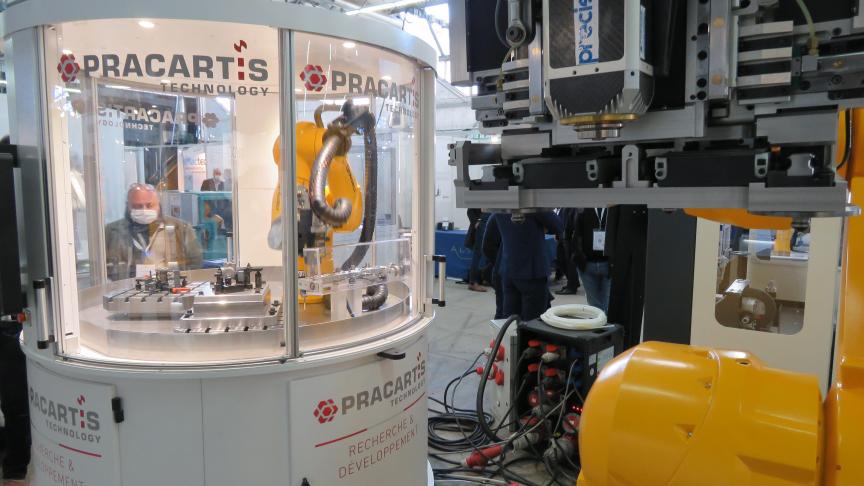 Lors des journées biennales de la robotique Staubli, les visiteurs pouvaient découvrir le mini centre de fraisage Precibot de la société Pracartis, porté en bout de bras d’un robot Staubli.