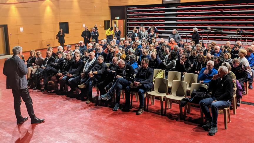 Le maire de Samoëns, Jean-Charles Mogenet, a accueilli le personnel communal, les présidents d'associations, les élus et les partenaires de la commune.