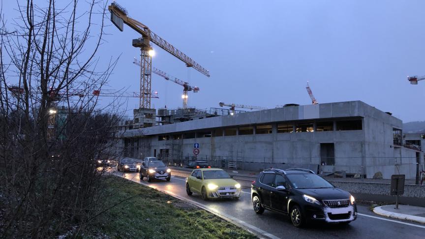 L’îlot A est en cours de construction au bord de la déviation de Pringy.