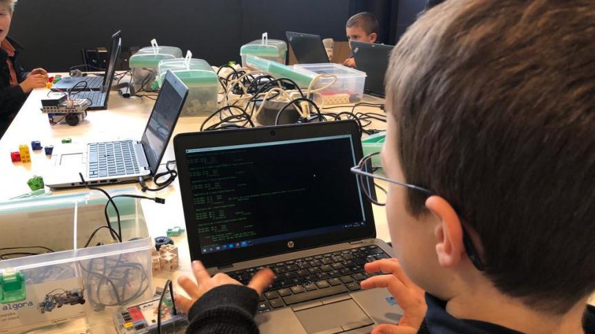 Des logiciels réservés aux enfants sont proposés lors de ces ateliers.