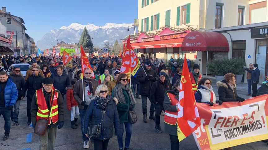 À Albertville (Savoie), environ 3 200 manifestants sont rassemblés pour protester contre la réforme des retraites.