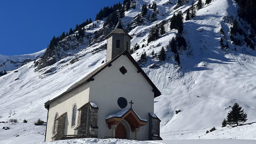 Lors de l’enquête publique pour le PLUi de la communauté de communes du Haut-Chablais, l’alpage de Graydon était classé en zone naturelle. Or, lors de la validation par élus, la zone est devenue une zone à aménager pour le ski.