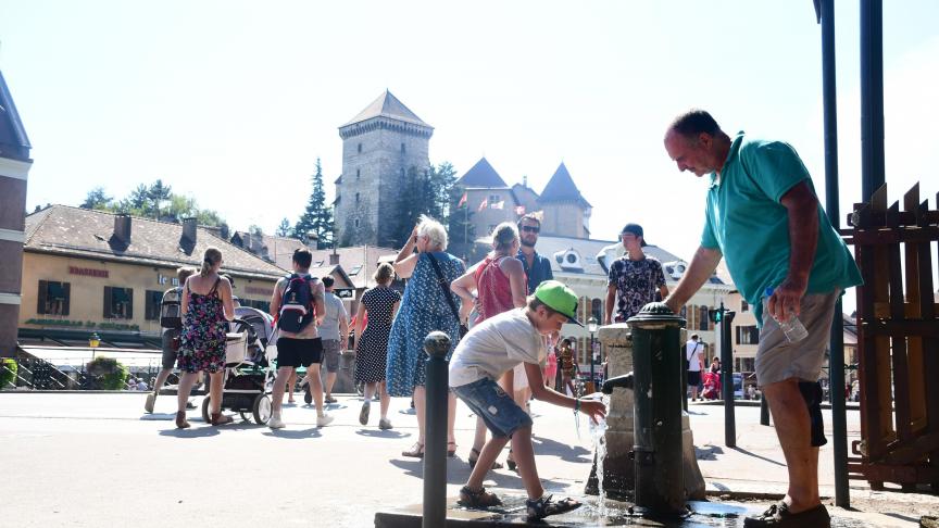 Le nombre de jours de vagues de chaleur à Annecy va au minimim doubler en 2050, d’après les projections de Météo-France.