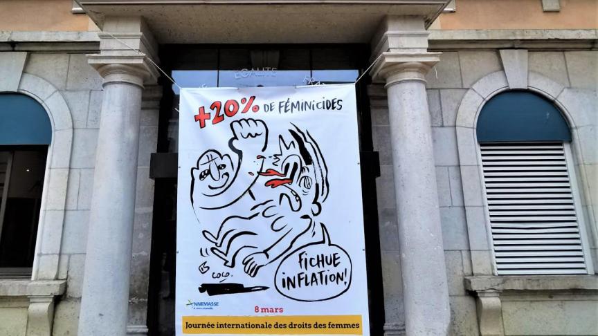 Coco évoque à sa manière la hausse des féminicides en France. Un dessin à retrouver devant la mairie d’Annemasse jusqu’à dimanche.