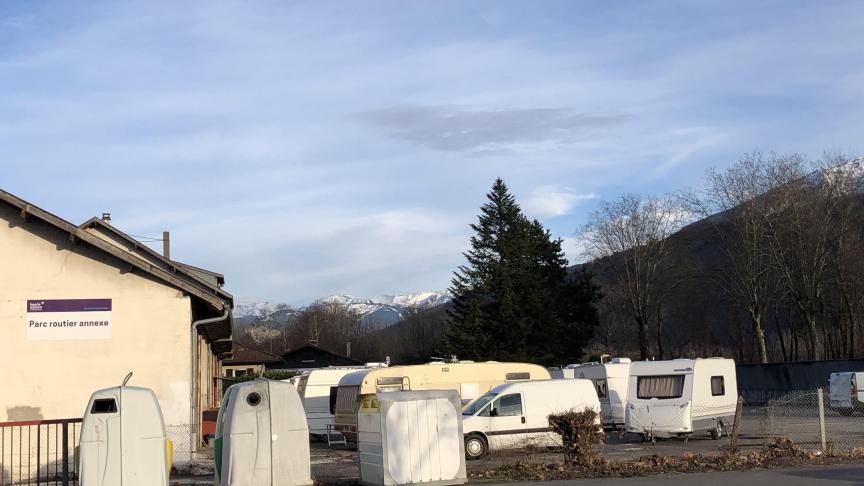 Une douzaine de caravanes des gens du voyage se sont installées à Ayze, ce jeudi 9 mars.