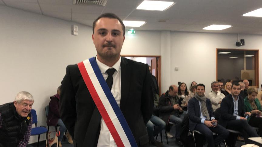 Une élection suivie et teintée d’émotion à l’issue de laquelle Sandro Pépin, fils de Stéphane Pépin, a revêtu l’écharpe de maire.