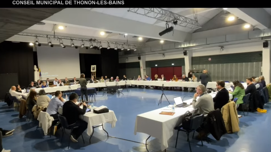 Katia Bacon prend la place de Karine Birraux en tant que deuxième adjointe, à la suite de la démission de cette dernière.