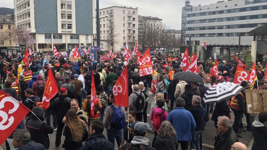 4 100 personnes selon la police, 7 000 selon les syndicats, se sont rassemblés à Annecy ce jeudi 23 mars.