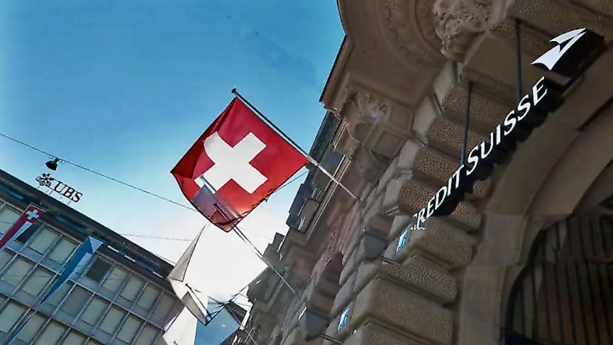 Le Crédit Suisse totalise environ 17000 salariés en Suisse, ce serait des dizaines de milliers d’emplois qui seraient menacés avec cette faillite.