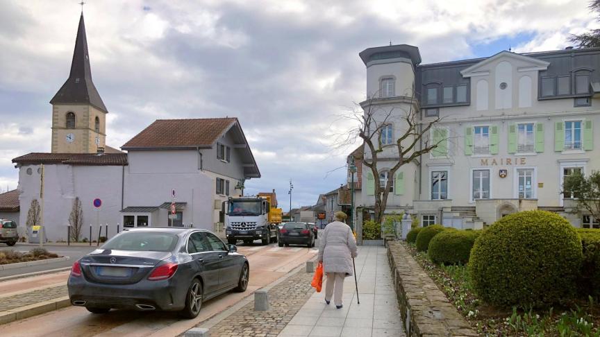 Faceau trafic routier trèsdense au chef-lieu de Publier, des habitants espèrent des aménagements.
