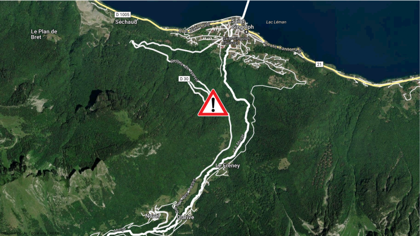 Deux arbres déracinés bloquent la circulation sur la RD30 direction Novel.