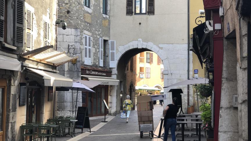 L’individu a été arrêté dans le faubourg Sainte-Claire,au coeur dela vieille ville d’Annecy.